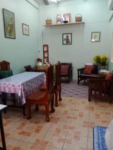 Ruang duduk di Private house Large bed1