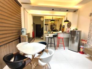 Una cocina o kitchenette en 日晴民宿 Sun Day