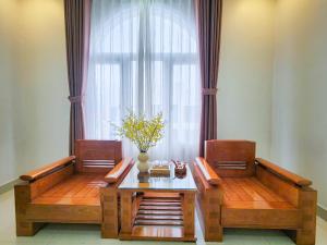 Posezení v ubytování Hlong Dalat Hotel - Ngay Trung Tâm