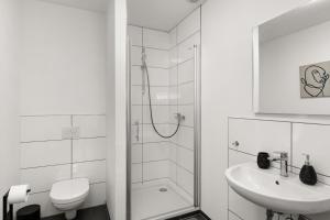Bilik mandi di MOLA Apartments-Apartment im Herdecker Zentrum für 3 Gäste-Gratis Parkplatz-Highspeed WLAN-auch für Langzeit geeignet