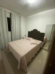 Ένα ή περισσότερα κρεβάτια σε δωμάτιο στο Apto aconchegante em contagem