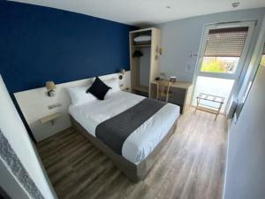 Postel nebo postele na pokoji v ubytování Brit Hotel Argentan