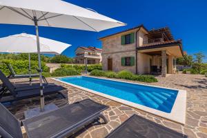 Πισίνα στο ή κοντά στο Rustic Villa Bellamare