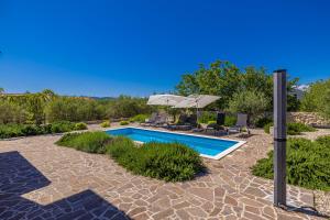 Πισίνα στο ή κοντά στο Rustic Villa Bellamare +32 φωτογραφίες