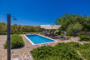Πισίνα στο ή κοντά στο Rustic Villa Bellamare