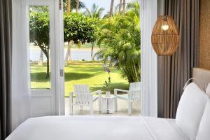 Кровать или кровати в номере Avani Kalutara Resort