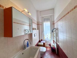 Ένα μπάνιο στο Kibilù - Family Space in Central Varese Bright & Large +17 φωτογραφίες