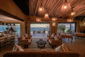 Zulu Rock Lodge - Babanango Game Reserve的休息区