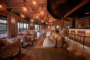 Zulu Rock Lodge - Babanango Game Reserve的休息区