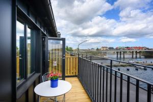 Rõdu või terrass majutusasutuses Blomlöfs Hotell Saltö