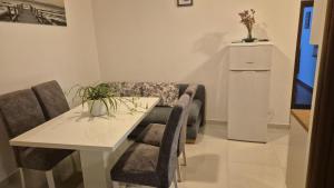 Kuchnia lub aneks kuchenny w obiekcie Apartment Petra