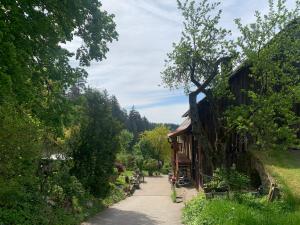 a path next to a building with trees on the side at Tarahaus in Sankt Georgen im Schwarzwald +25 photos