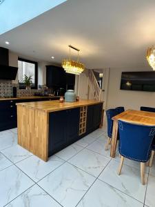 ครัวหรือมุมครัวของ Luxury 2 Bed House with Hot Tub