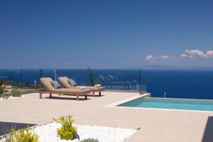 Gallery image of Ilania Luxury Villas in Tsoukaladhes