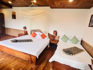 Postel nebo postele na pokoji v ubytování Homestay Thác Liên Khương