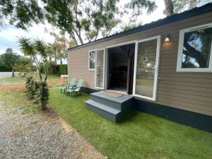 Camping Bella Vista外面的花园