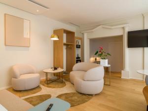 TV a/nebo společenská místnost v ubytování UNA HOTELS One Catania