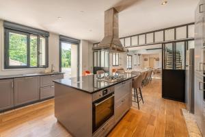 Dapur atau dapur kecil di Gîte de la Dommarienne +30 gambar