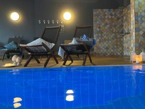 Bazén v ubytování B&B Apart Hotel Goldener Hahn - nahe an Gartenschau Tal X nebo v jeho okolí