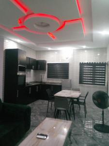 Gallery image of Folly bee apartment & suites in Aro +14 photos