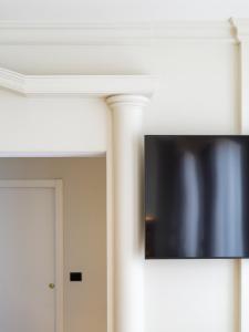 TV a/nebo společenská místnost v ubytování UNA HOTELS One Catania