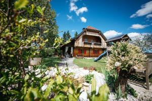 Vonkajšia záhrada v ubytovaní Gemütliches Ferienhaus In Feistritz Ob Bleiburg