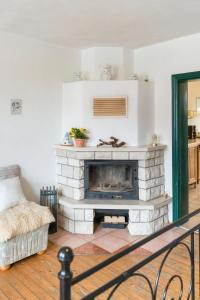 a living room with a fireplace and a couch at Spitzwegerich in Zehdenick