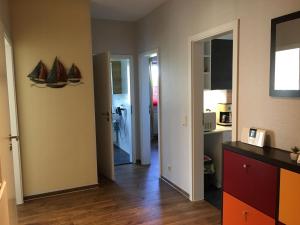 Kuchyň nebo kuchyňský kout v ubytování Familienfreundliche Ferienwohnung Auf Fehmarn