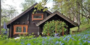 a log cabin in the woods with flowers at Finnisches Holzhaus in Weidenberg +32 photos