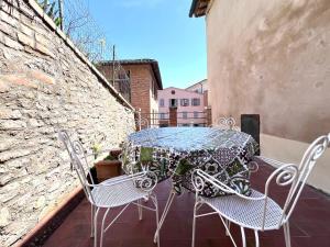 Rõdu või terrass majutusasutuses Ortensia-central apartment with terrace