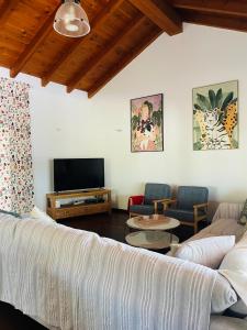 Telewizja i/lub zestaw kina domowego w obiekcie Villa Volcano
