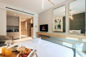 TV a/nebo společenská místnost v ubytování Livbnb - Stylish Studio in JVC, Near Parks and Shops