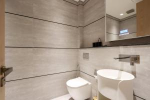 Koupelna v ubytování Livbnb - Stylish Studio in JVC, Near Parks and Shops