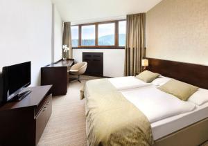 TV a/nebo společenská místnost v ubytování Hotel Grand Jasná + 37 fotografií