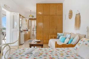 Una cama o camas en una habitación de Studio Telendos