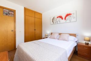 Postel nebo postele na pokoji v ubytování UHC Marathon Apartments
