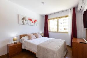 Postel nebo postele na pokoji v ubytování UHC Marathon Apartments