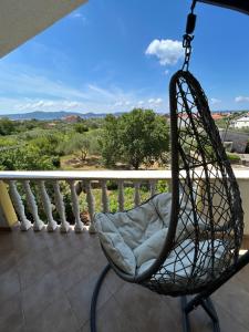 Ein Balkon oder eine Terrasse in der Unterkunft Apartments Marina