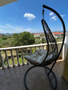 Ein Balkon oder eine Terrasse in der Unterkunft Apartments Marina
