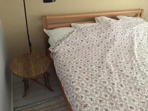En eller flere senger på et rom på Beautiful Home In Simrishamn With 2 Bedrooms And Wifi