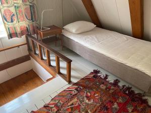En eller flere senger på et rom på Beautiful Home In Simrishamn With 2 Bedrooms And Wifi