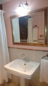 A bathroom at Charming apartment in El Puerto de Santa María with terrace