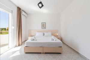 Ένα ή περισσότερα κρεβάτια σε δωμάτιο στο 1BR Apartment with Mountain Views Golem
