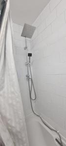 Phòng tắm tại Rooms in Brixton