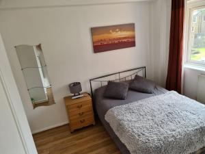 Giường trong phòng chung tại Rooms in Brixton