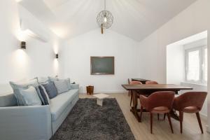 a living room with a couch and a table at Cavalo de Tróia Villas in Cadaval