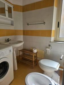 Ένα μπάνιο στο Monolocale e Bilocale centro RC