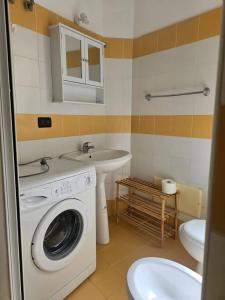 Ένα μπάνιο στο Monolocale e Bilocale centro RC