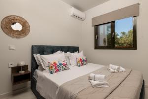 Giường trong phòng chung tại "Pipinos" The eternity trees villa by "Elite"