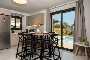 Hồ bơi trong/gần "Pipinos" The eternity trees villa by "Elite"